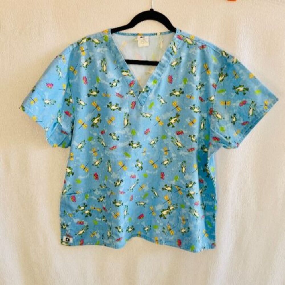 O2 Women’s size XL v-neck scrub top